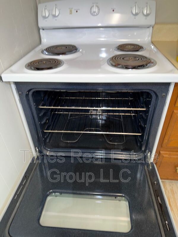 Pet-Friendly 1-Bedroom Duplex property image