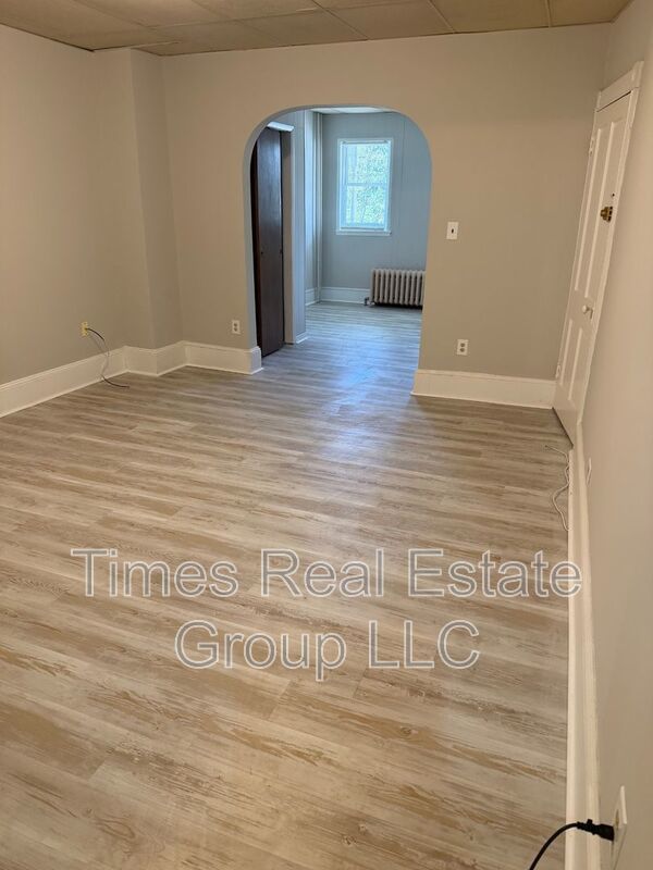 Pet-Friendly 1-Bedroom Duplex property image