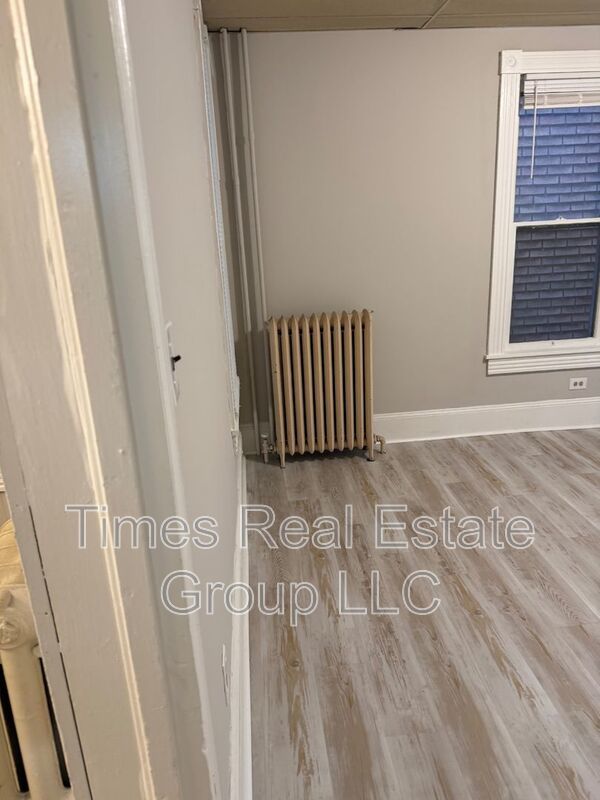 Pet-Friendly 1-Bedroom Duplex property image