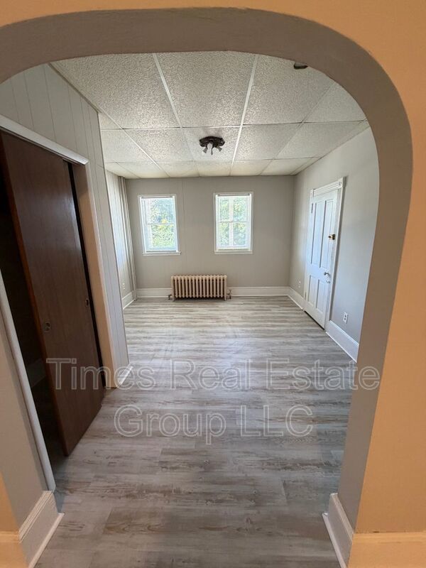Pet-Friendly 1-Bedroom Duplex property image