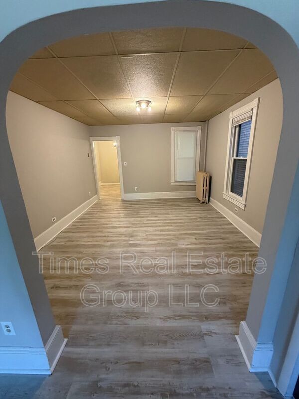 Pet-Friendly 1-Bedroom Duplex property image