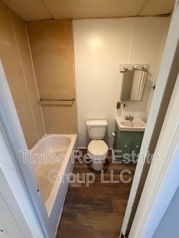 Pet-Friendly 1-Bedroom Duplex property image