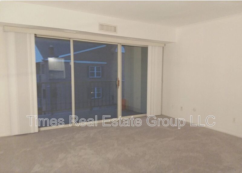A 2 Bed & 2 Bath Unit + a Den/Home Office in 400 Drummers Lane is for rent! property image