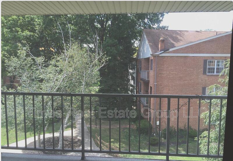 A 2 Bed & 2 Bath Unit + a Den/Home Office in 400 Drummers Lane is for rent! property image