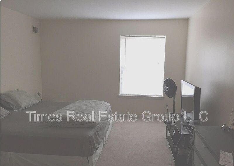 A 2 Bed & 2 Bath Unit + a Den/Home Office in 400 Drummers Lane is for rent! property image