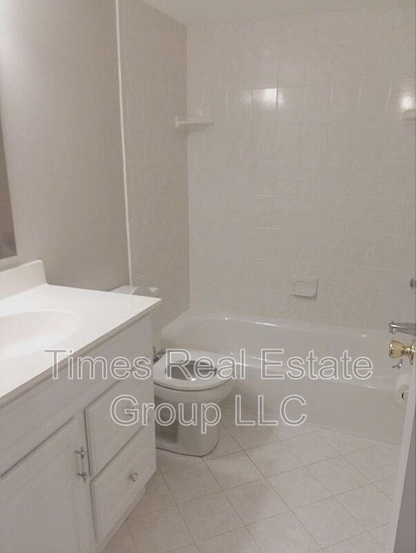 A 2 Bed & 2 Bath Unit + a Den/Home Office in 400 Drummers Lane is for rent! property image