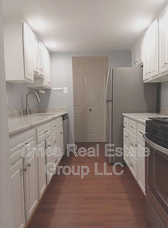 A 2 Bed & 2 Bath Unit + a Den/Home Office in 400 Drummers Lane is for rent! property image