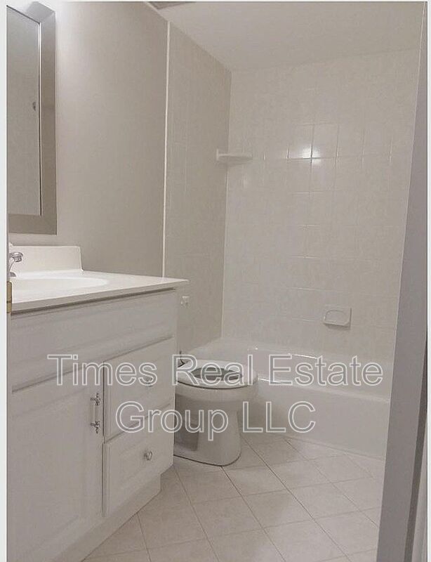 A 2 Bed & 2 Bath Unit + a Den/Home Office in 400 Drummers Lane is for rent! property image