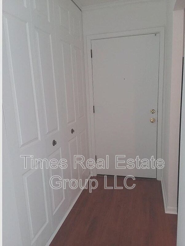 A 2 Bed & 2 Bath Unit + a Den/Home Office in 400 Drummers Lane is for rent! property image