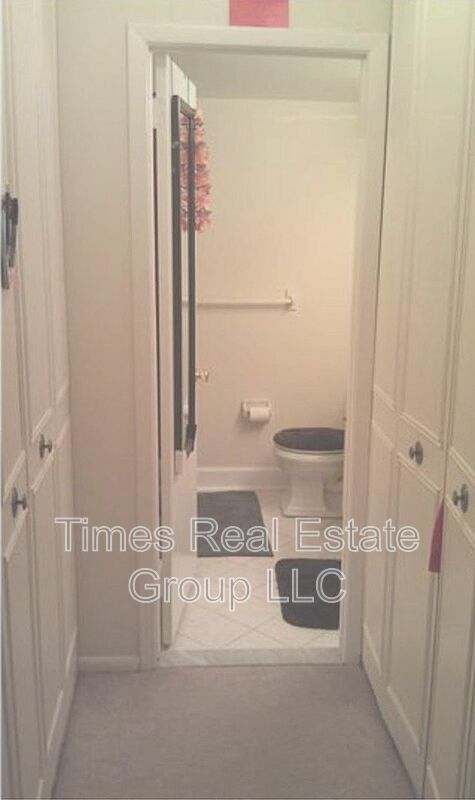 A 2 Bed & 2 Bath Unit + a Den/Home Office in 400 Drummers Lane is for rent! property image