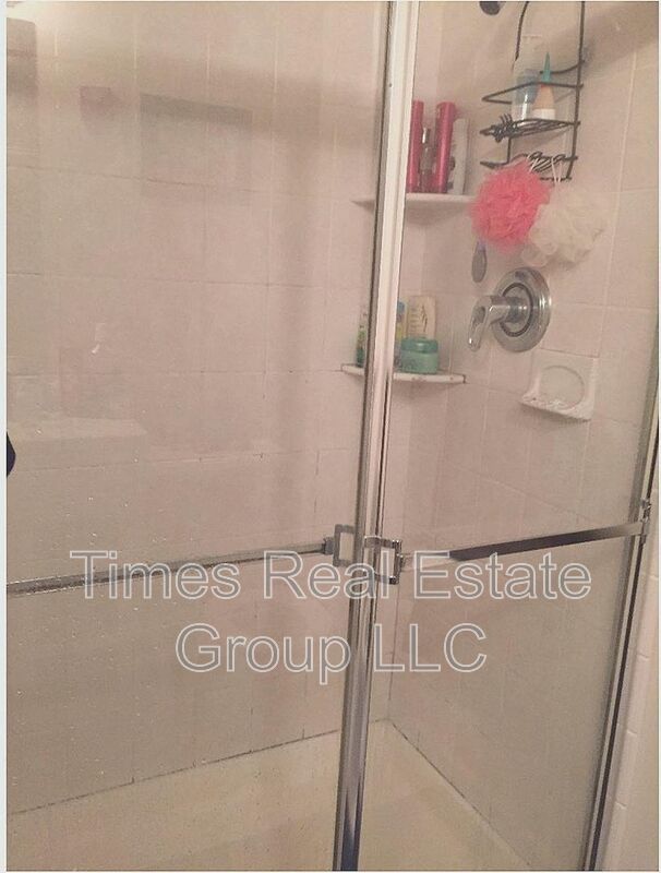 A 2 Bed & 2 Bath Unit + a Den/Home Office in 400 Drummers Lane is for rent! property image