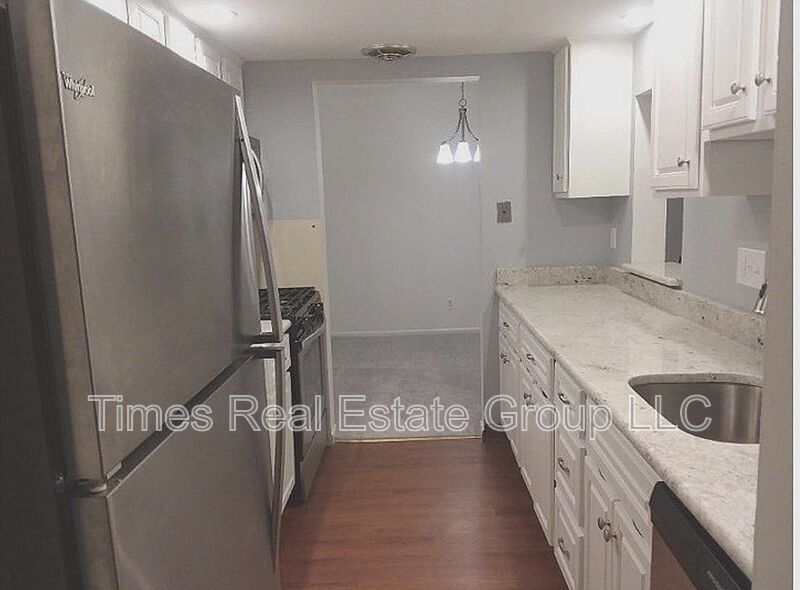 A 2 Bed & 2 Bath Unit + a Den/Home Office in 400 Drummers Lane is for rent! property image