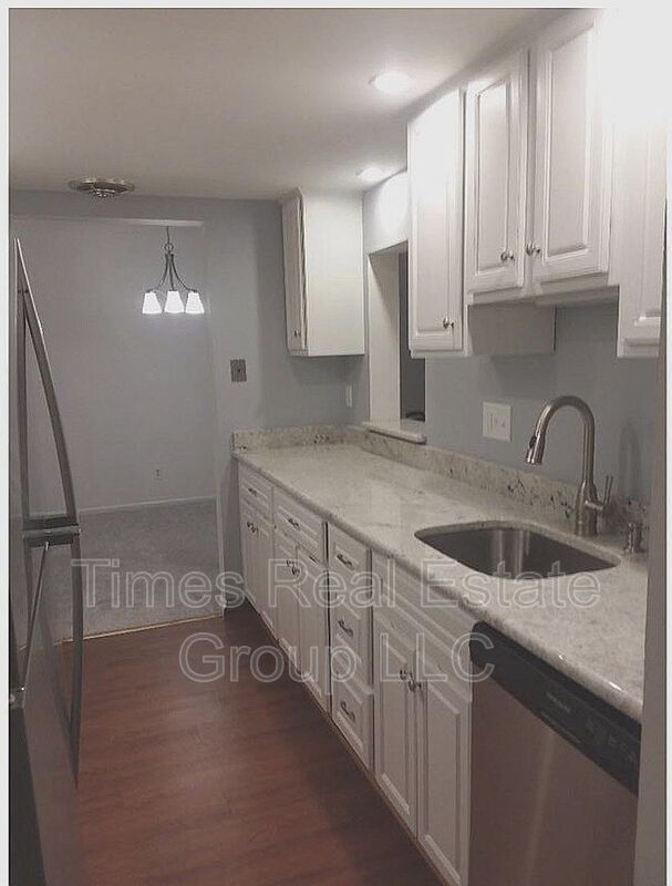 A 2 Bed & 2 Bath Unit + a Den/Home Office in 400 Drummers Lane is for rent! property image