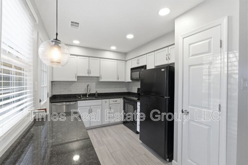 Charming 3-Bedroom Home with Community Pool in Hedgerow Culbertson Run – Downingtown, PA property image