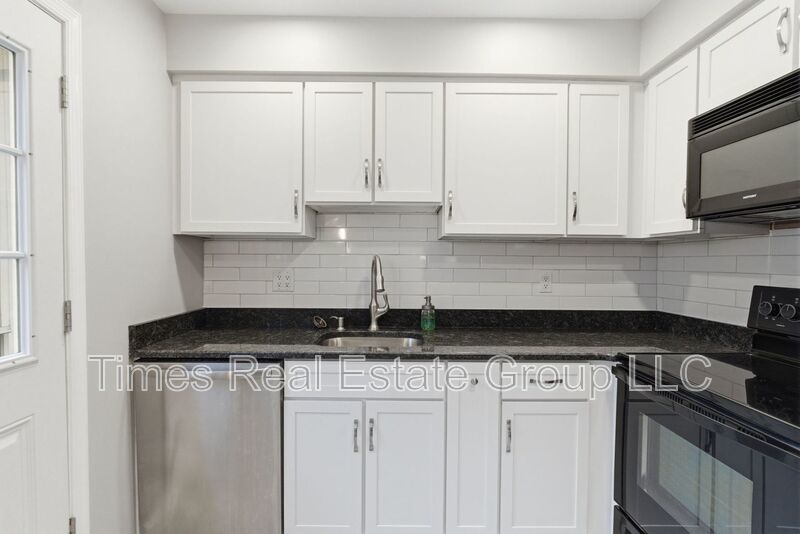 Charming 3-Bedroom Home with Community Pool in Hedgerow Culbertson Run – Downingtown, PA property image