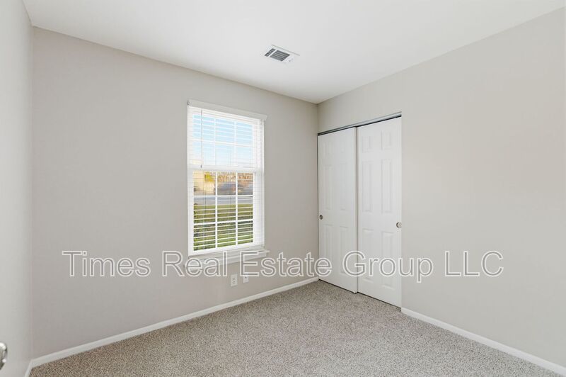 Charming 3-Bedroom Home with Community Pool in Hedgerow Culbertson Run – Downingtown, PA property image