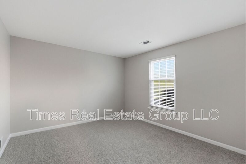 Charming 3-Bedroom Home with Community Pool in Hedgerow Culbertson Run – Downingtown, PA property image