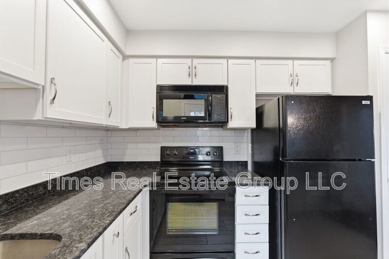 Charming 3-Bedroom Home with Community Pool in Hedgerow Culbertson Run – Downingtown, PA property image