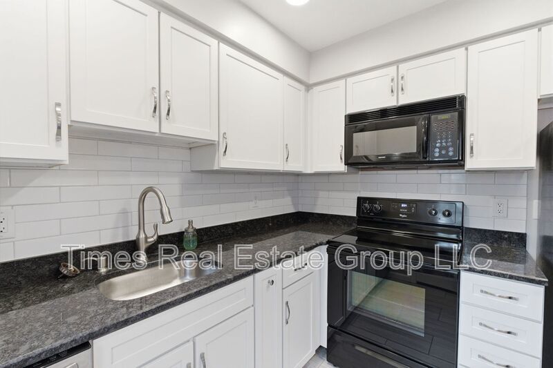 Charming 3-Bedroom Home with Community Pool in Hedgerow Culbertson Run – Downingtown, PA property image