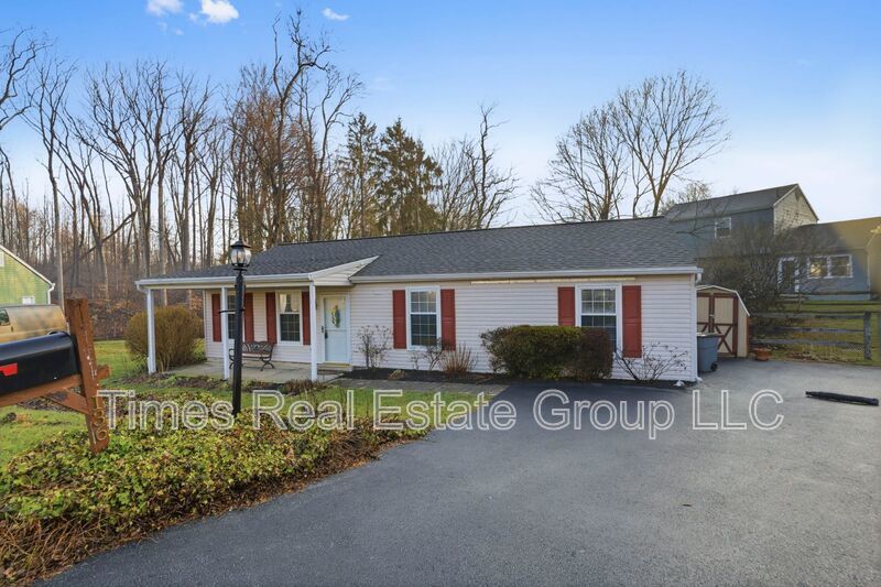 Charming 3-Bedroom Home with Community Pool in Hedgerow Culbertson Run – Downingtown, PA property image