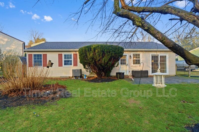 Charming 3-Bedroom Home with Community Pool in Hedgerow Culbertson Run – Downingtown, PA property image