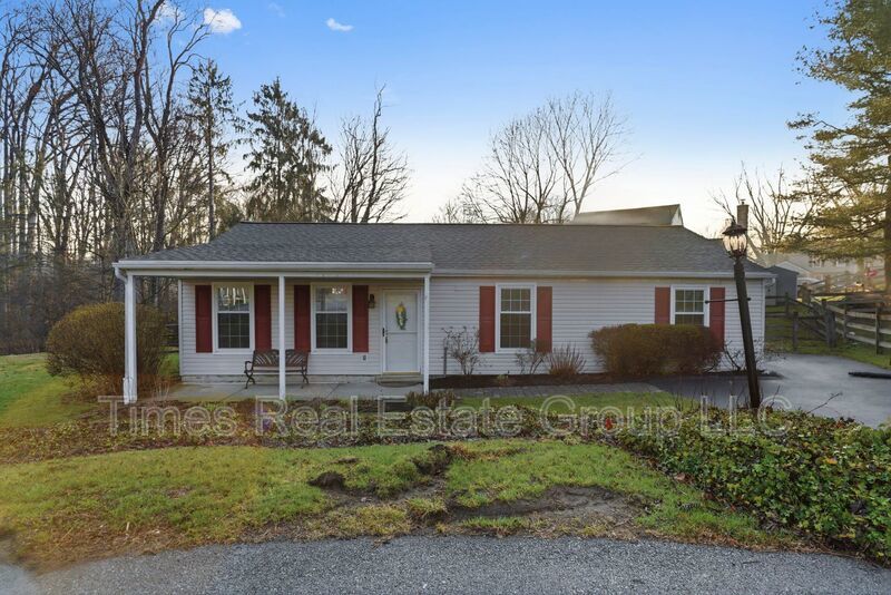 Charming 3-Bedroom Home with Community Pool in Hedgerow Culbertson Run – Downingtown, PA property image
