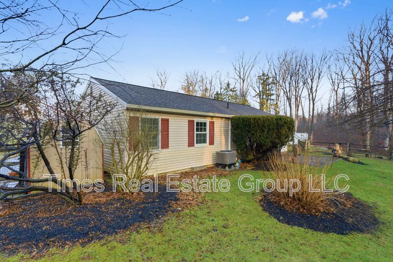 Charming 3-Bedroom Home with Community Pool in Hedgerow Culbertson Run – Downingtown, PA property image