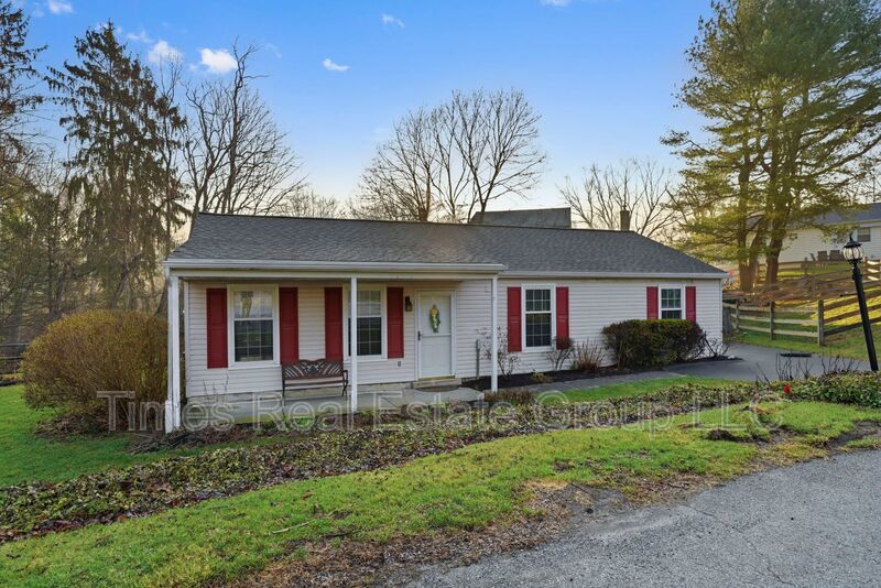 Charming 3-Bedroom Home with Community Pool in Hedgerow Culbertson Run – Downingtown, PA property image
