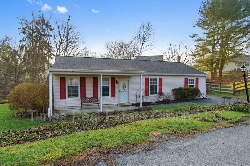 Charming 3-Bedroom Home with Community Pool in Hedgerow Culbertson Run – Downingtown, PA property image