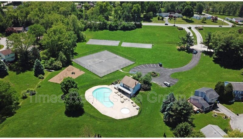 Charming 3-Bedroom Home with Community Pool in Hedgerow Culbertson Run – Downingtown, PA property image