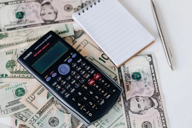 What's the difference between a Real Estate Investor and Broker?