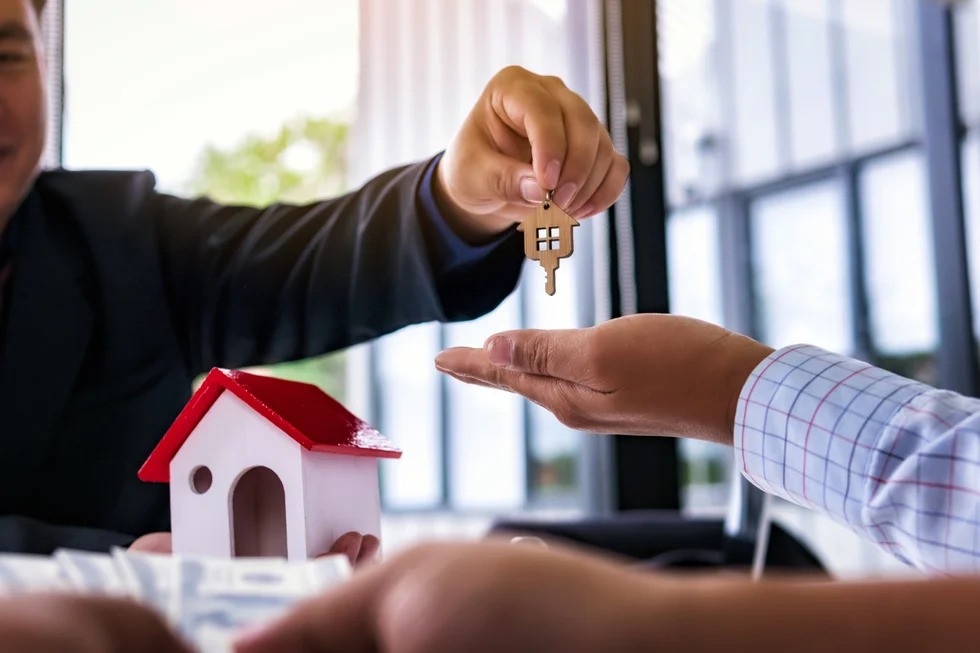 Direct vs Agent Investing: Navigating Property Management